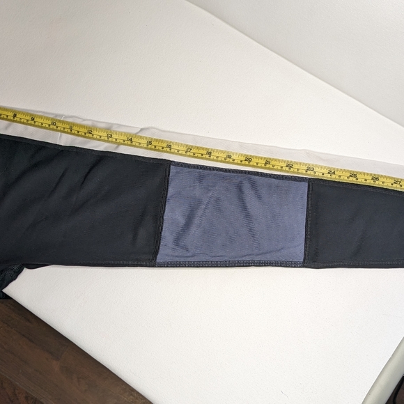 Under armour black, white & grey workout leggings | size petite sm. | O-12 - Picture 4 of 6